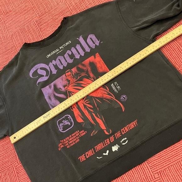 Dracula women’s large universal pictures distressed Sweatshirt - Picture 5 of 16